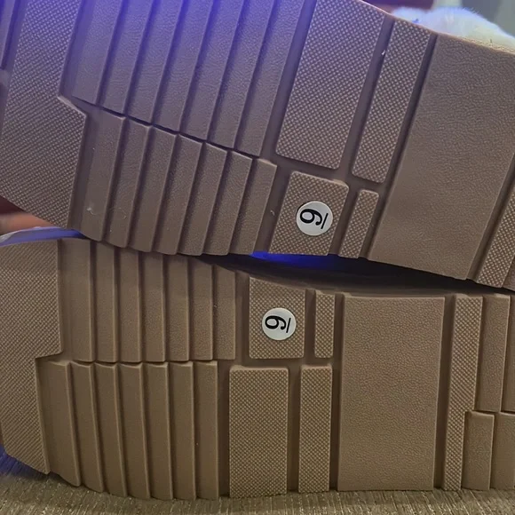 NWT Lauren Lorraine Faux Fur Boots. - Picture 10 of 11